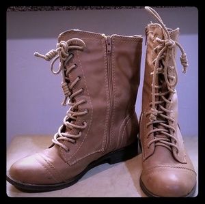 Military Chic-style boots